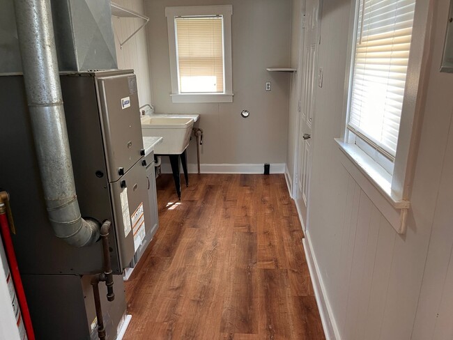 Building Photo - For Rent: Charming Newly Renovated 2-Bedro...