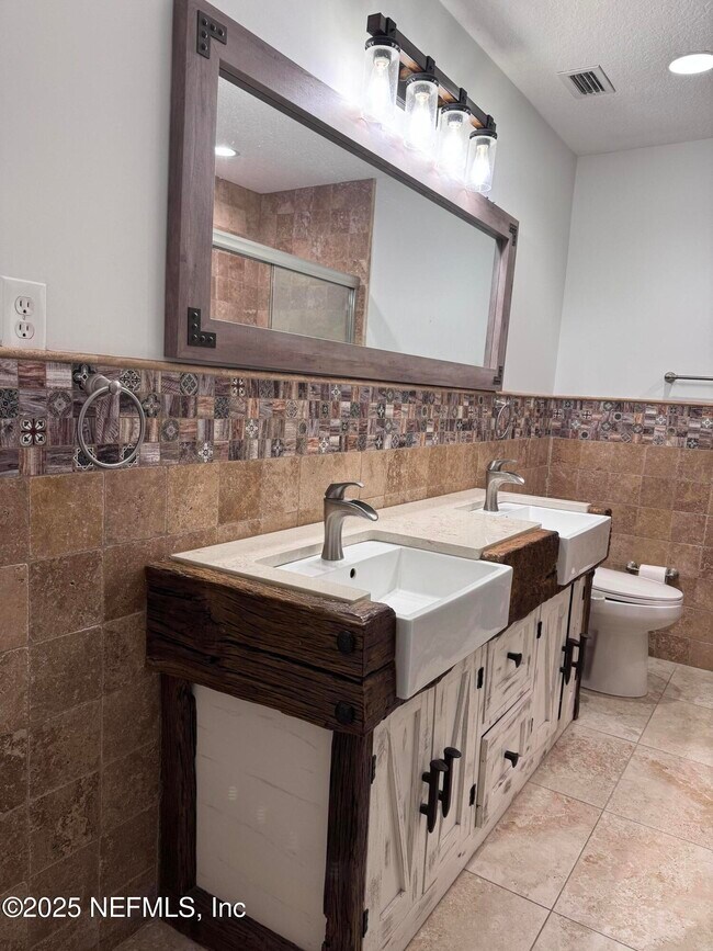 Building Photo - 7335 Floral Ridge Dr