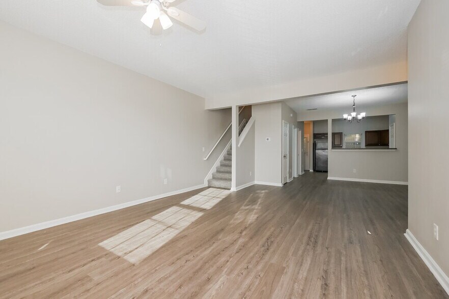 Building Photo - 7600 Creekside Ln