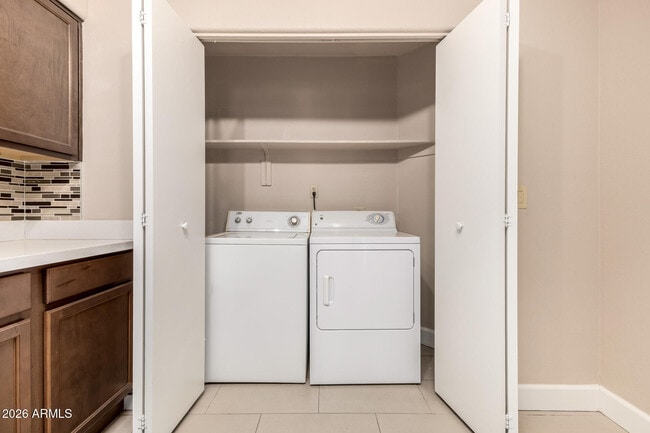 Building Photo - 1317 E Marny Rd