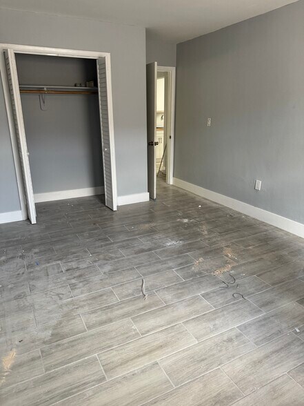 Brand new floors just installed , Nuevo pisos - 760 W 30th St