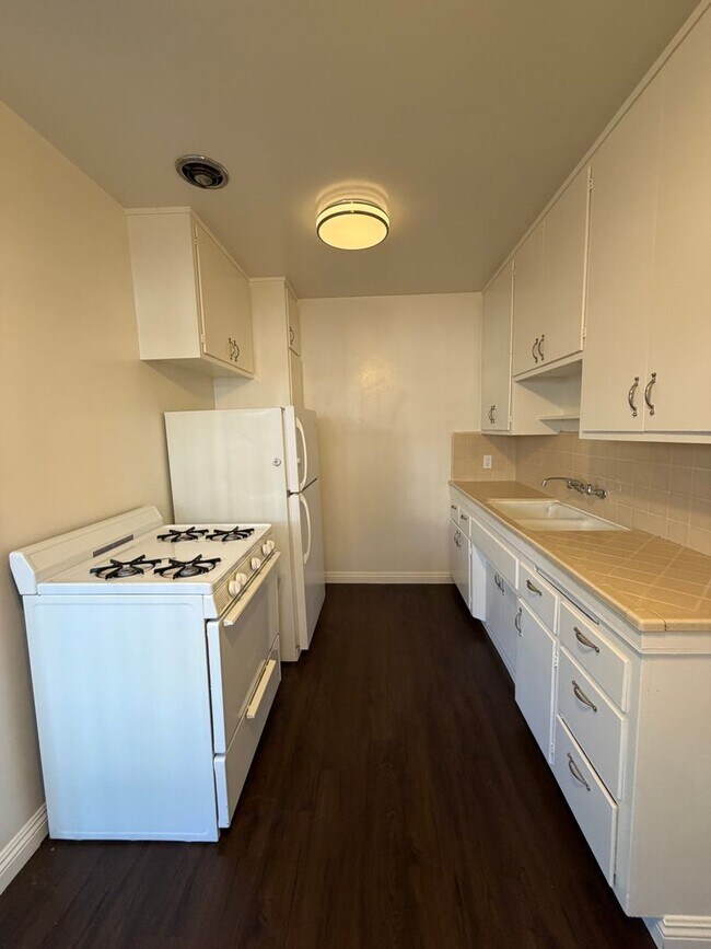 Interior Photo - 1154