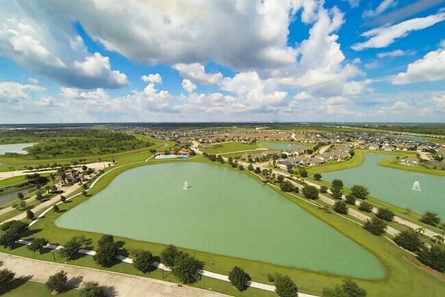 Building Photo - 76 Palmero Way