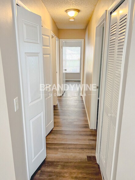 Building Photo - 5372 Pale Horse Dr