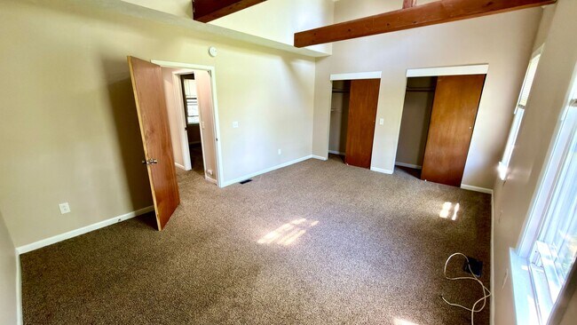 Building Photo - 451 Averill Ave