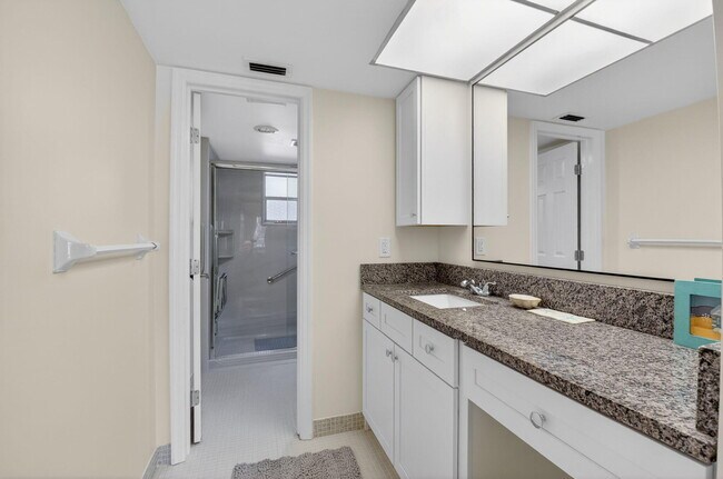 Building Photo - 2871 N Ocean Blvd