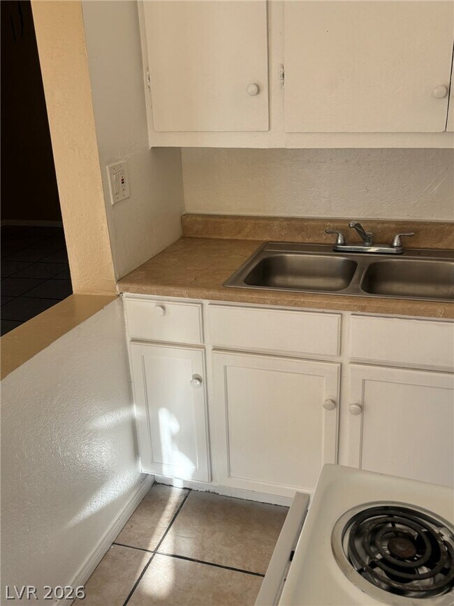 Building Photo - 1118 Laurel Ave