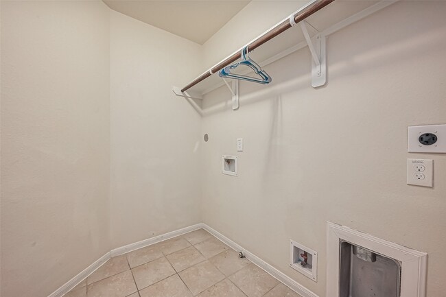 Building Photo - 14243 Oro Valley Dr