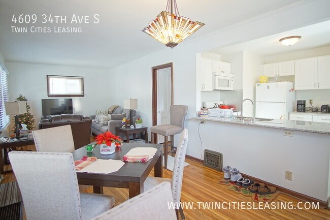 Building Photo - 4609 S 34th Ave