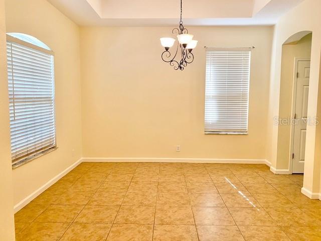 Building Photo - 705 Ravenshill Way
