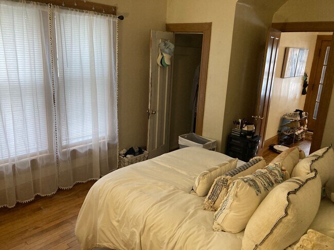 Building Photo - 2937 N Frederick Ave