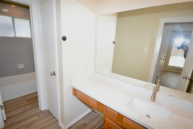 Building Photo - 2511 Barrington Pl Dr