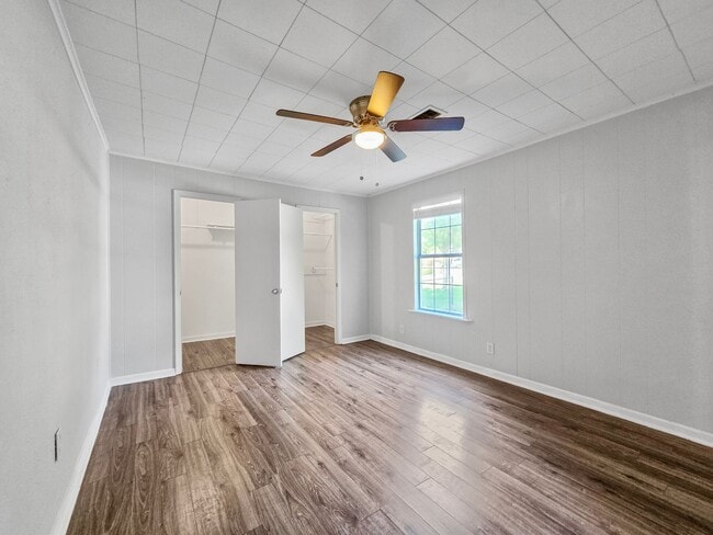 Building Photo - Coming Soon! 3 BR/2BA | Newly Renovated Single Family Home | 1-Car Garage Parking | In Weatherford!