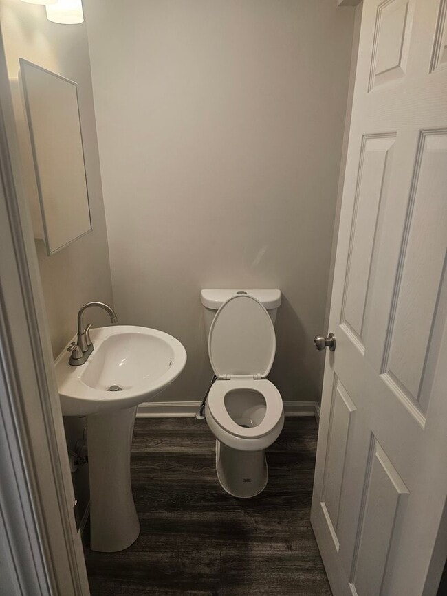 Building Photo - Beautifull renovated 2 bed 1.5 bath!