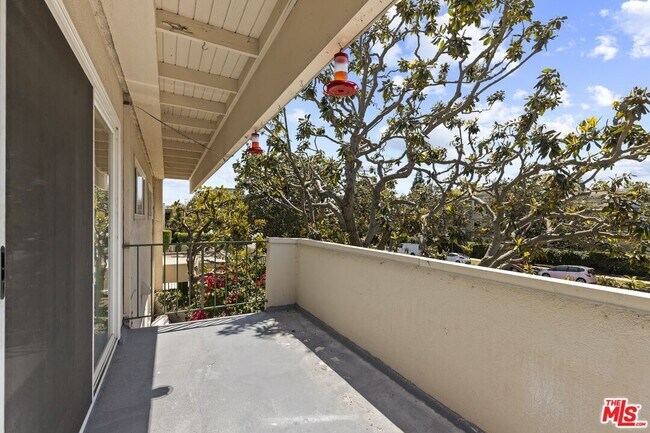 Building Photo - 3200 S Sepulveda Blvd