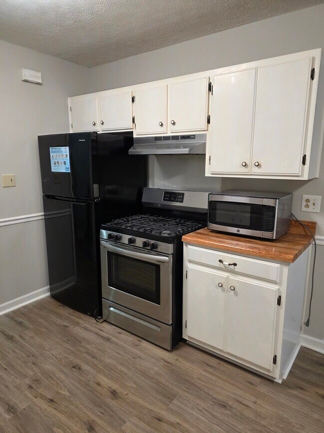 Building Photo - 217 S Hancock St