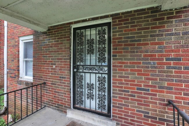 Building Photo - 47-53-53 S Burgess Ave