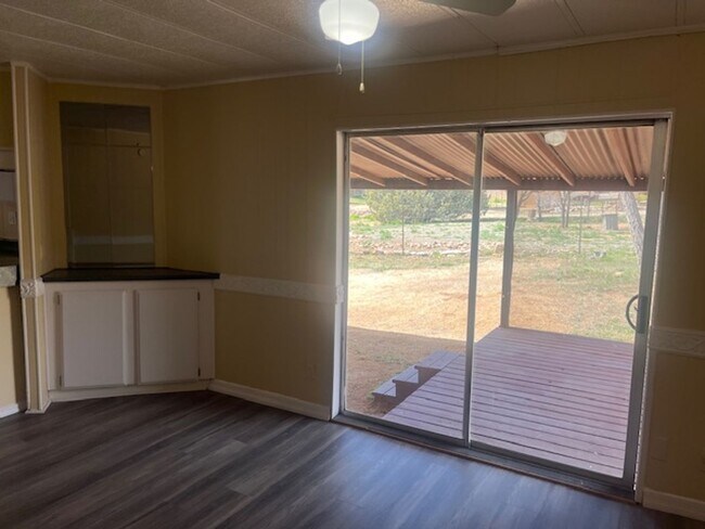 Building Photo - ***3 BEDROOM/2 BATHROOM IN DEWEY***