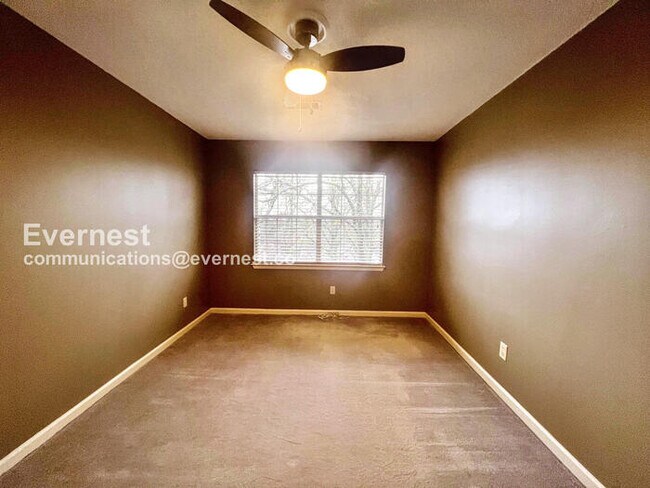 Building Photo - 42 Summit Ridge Dr