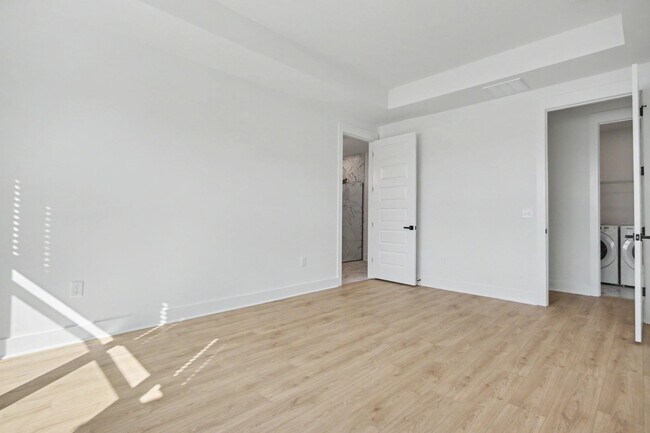 Building Photo - 3084 Claredon St