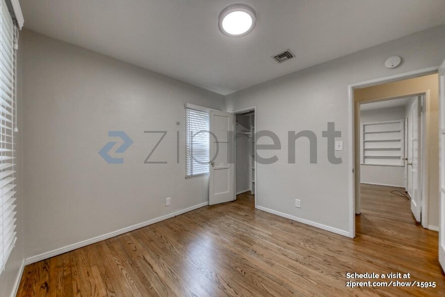 Building Photo - 5142 Balboa Blvd