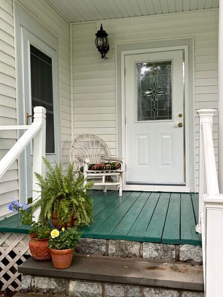 Front Porch - 650 Van Wagner Rd