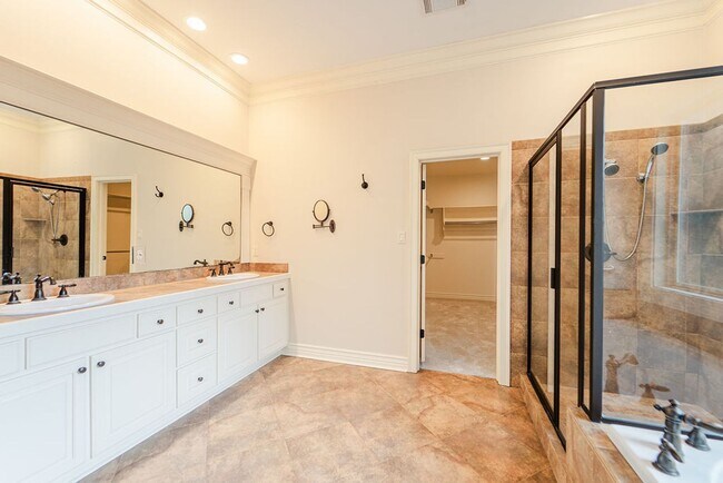 Building Photo - 2000 Square feet, of gorgeous living space in Hot Springs Village.