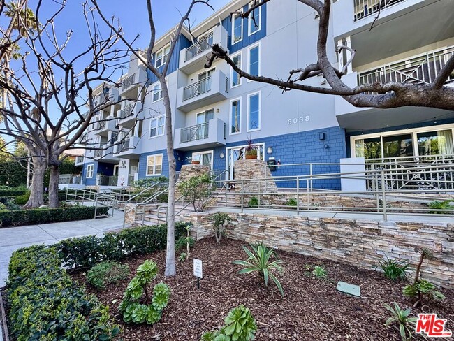 Building Photo - 6038 Carlton Way