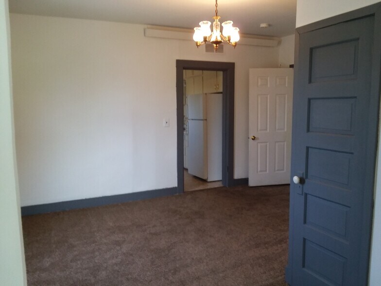 Sitting Room - 221 Bridge St