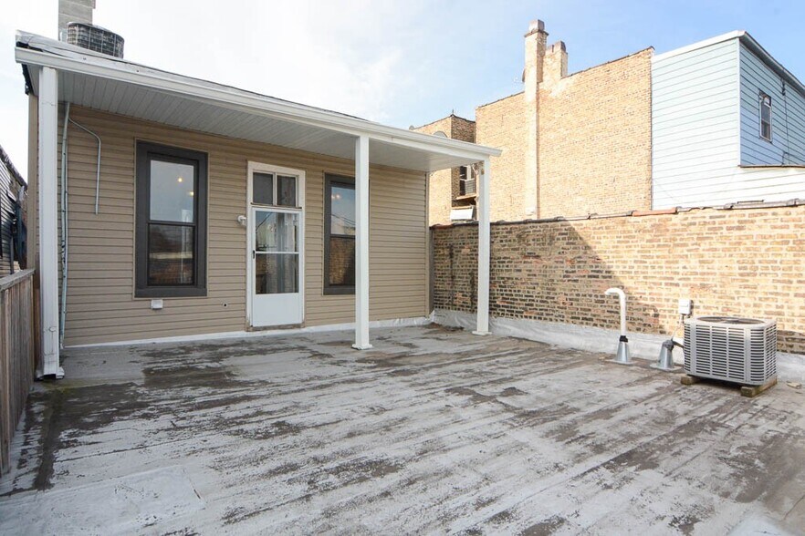 Building Photo - 2827 N Milwaukee Ave