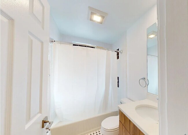 Building Photo - 833-835 Beacon St. Unit 5B