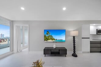 Building Photo - 1717 N Bayshore Dr