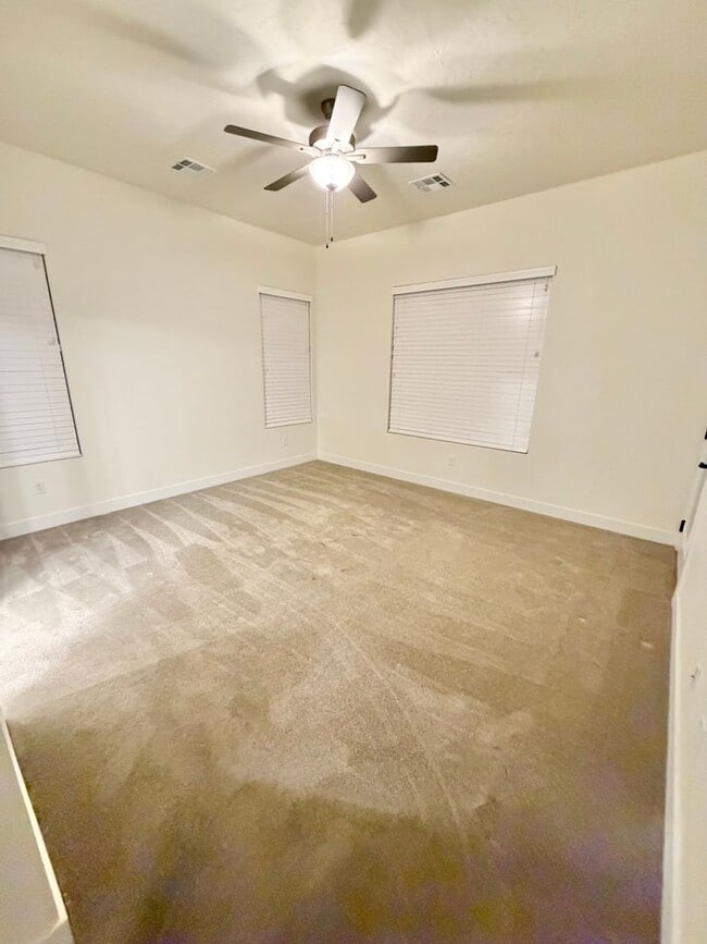 Building Photo - Beautiful 3 Bed Home!
