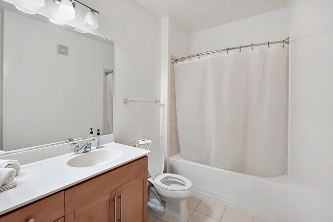 Building Photo - 238 S West St