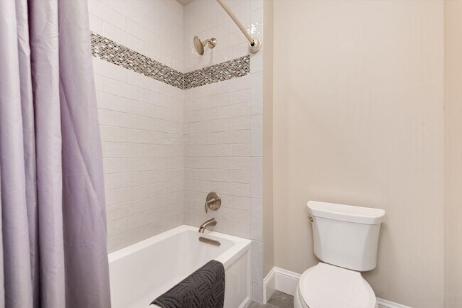 Building Photo - Furnished Home - Move in Ready!