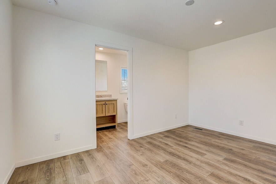 Building Photo - 2627 S Lamb Blvd