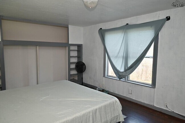 Building Photo - 1714 7th St