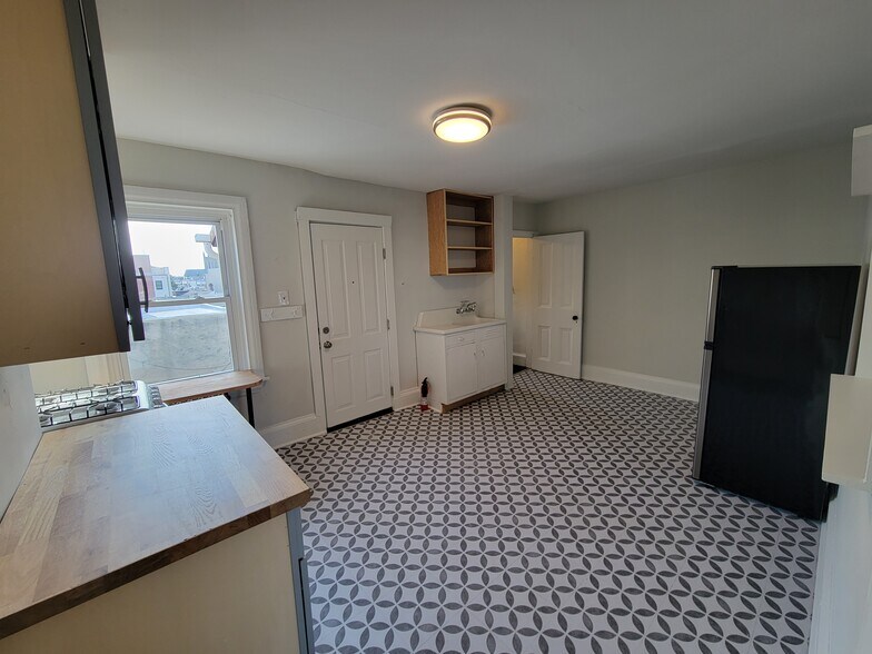 Building Photo - 1863 Frankford Ave