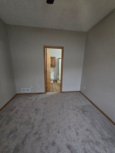 Building Photo - 950 67th St