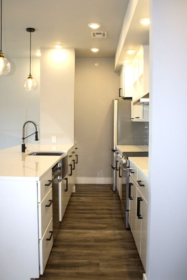 Building Photo - Modern 1-Bedroom Oasis in Bentonville with...