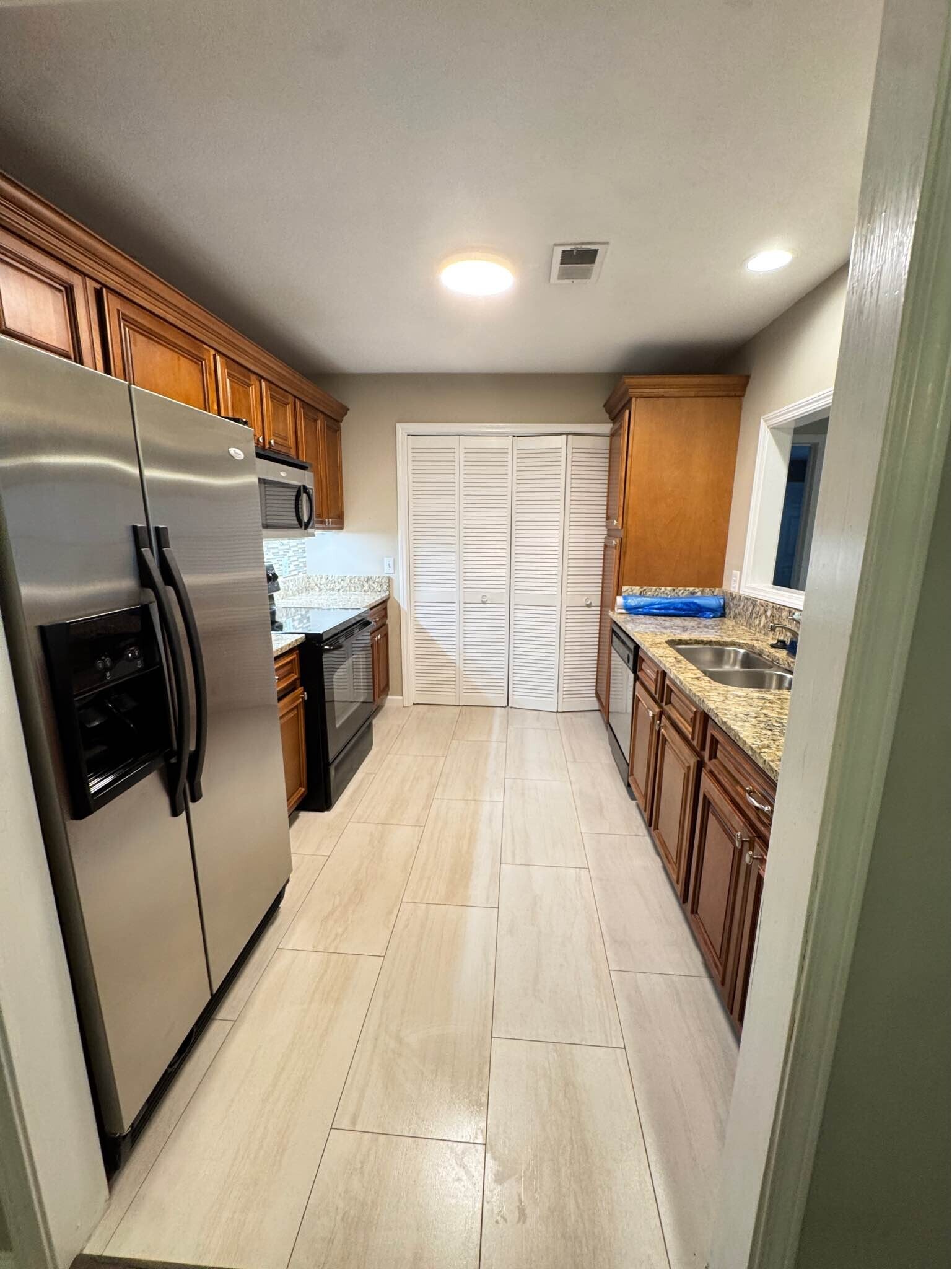 Building Photo - 601 Abingdon Way