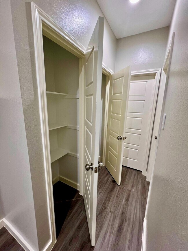 Building Photo - 9811 Leath St