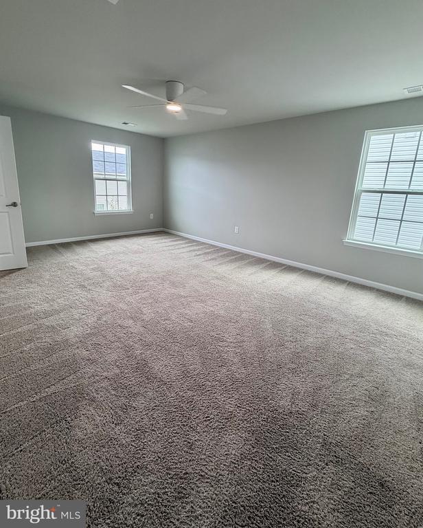 Building Photo - 9411 Wood Creek Cir