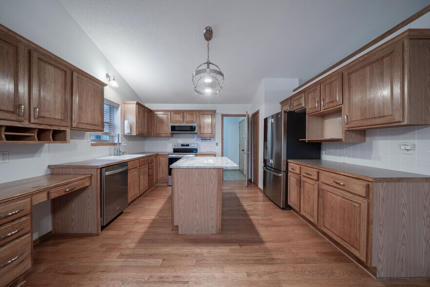 Building Photo - 1339 S Summit Rd