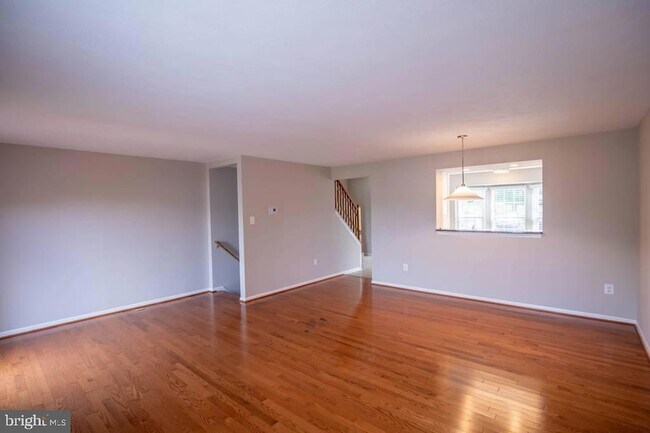 Building Photo - 344 Honey Locust Ct
