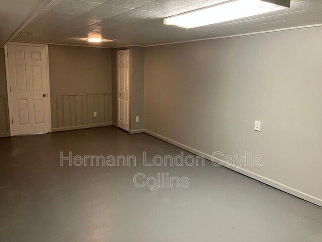 Building Photo - 225 Florisota Dr