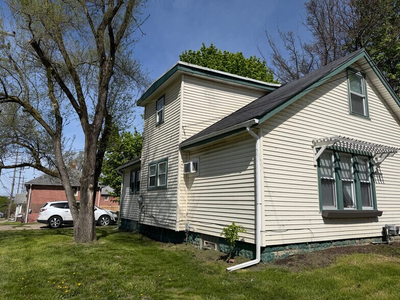 Building Photo - 107 N Sanford St