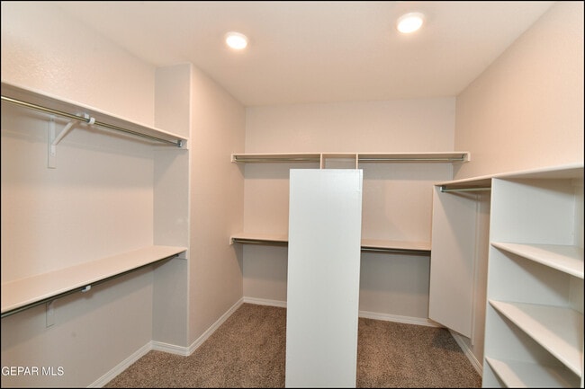 Building Photo - 2712 Sammy Cervantes St