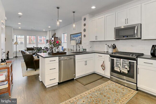 Building Photo - 1915 Main Line Blvd