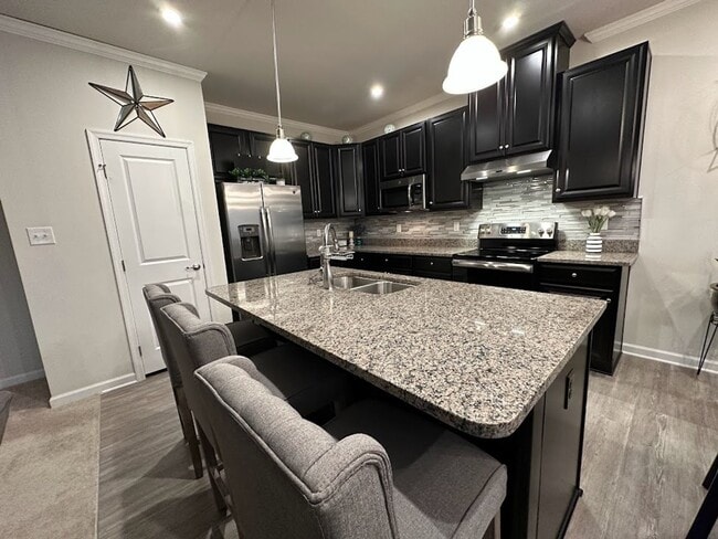 Building Photo - Like New 2018 Built First Floor 3 Bed/2 Ba...
